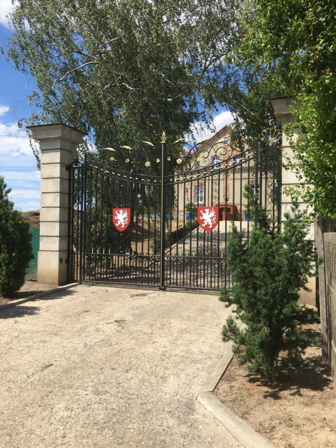 Palac Osowo Gostynskie Exterior foto